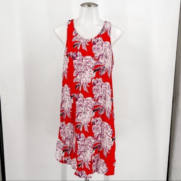 Astr Dresses & Skirts - ASTR Floral Red Dress